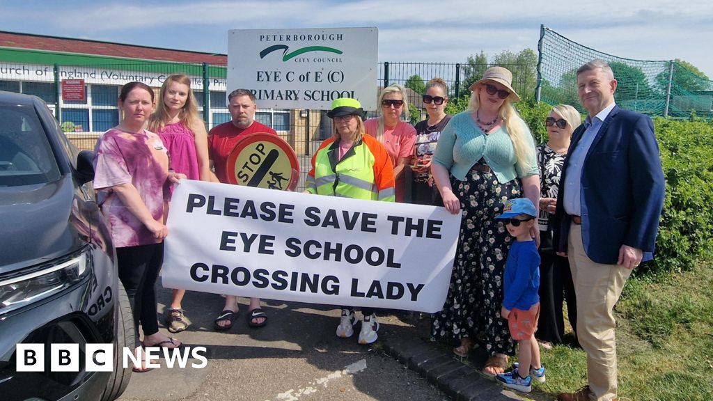 Parents protest as lollipop lady's job cut